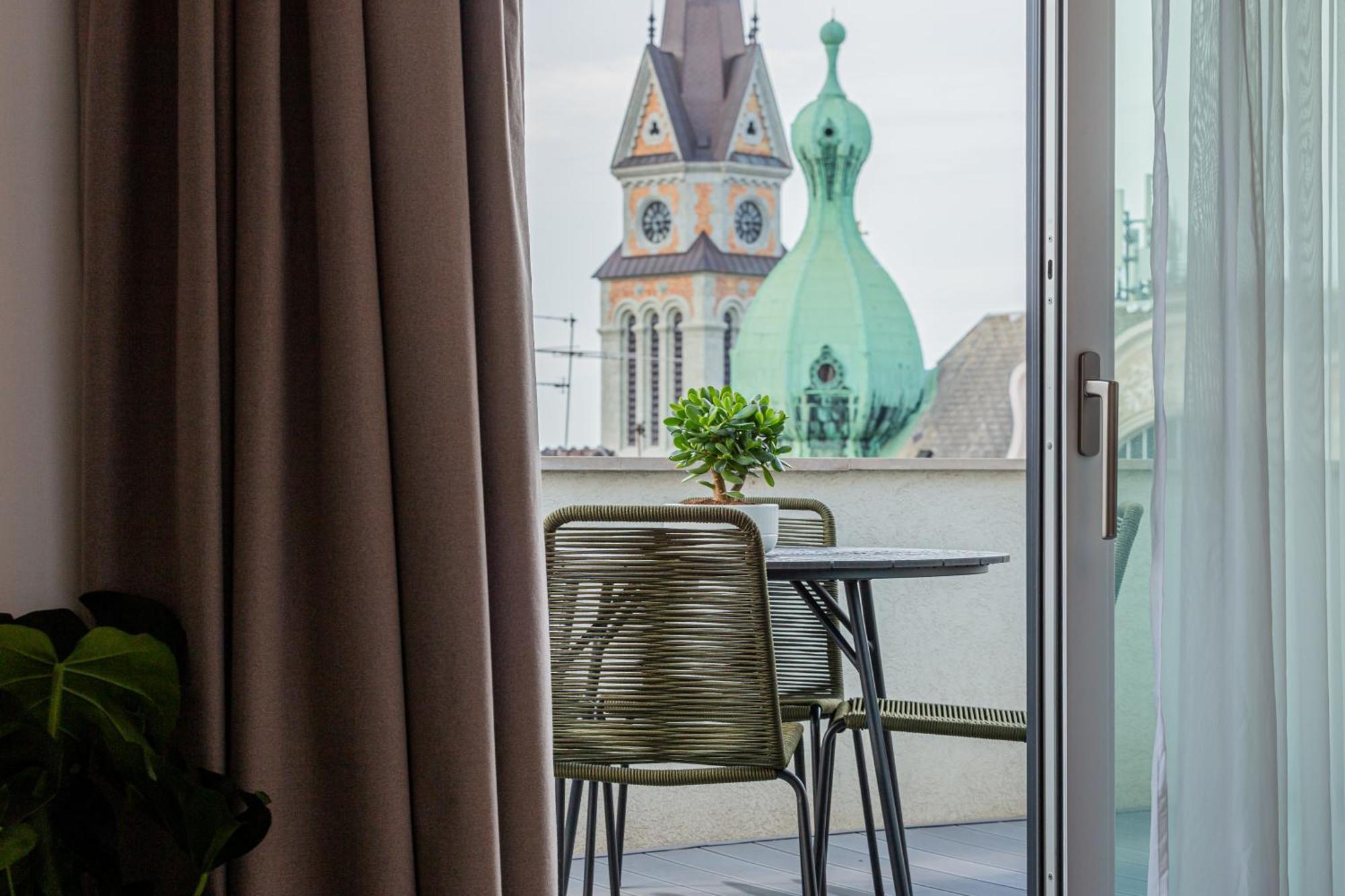 New Penthouse W Double Parking, Panoramic Balcony * Budapest
