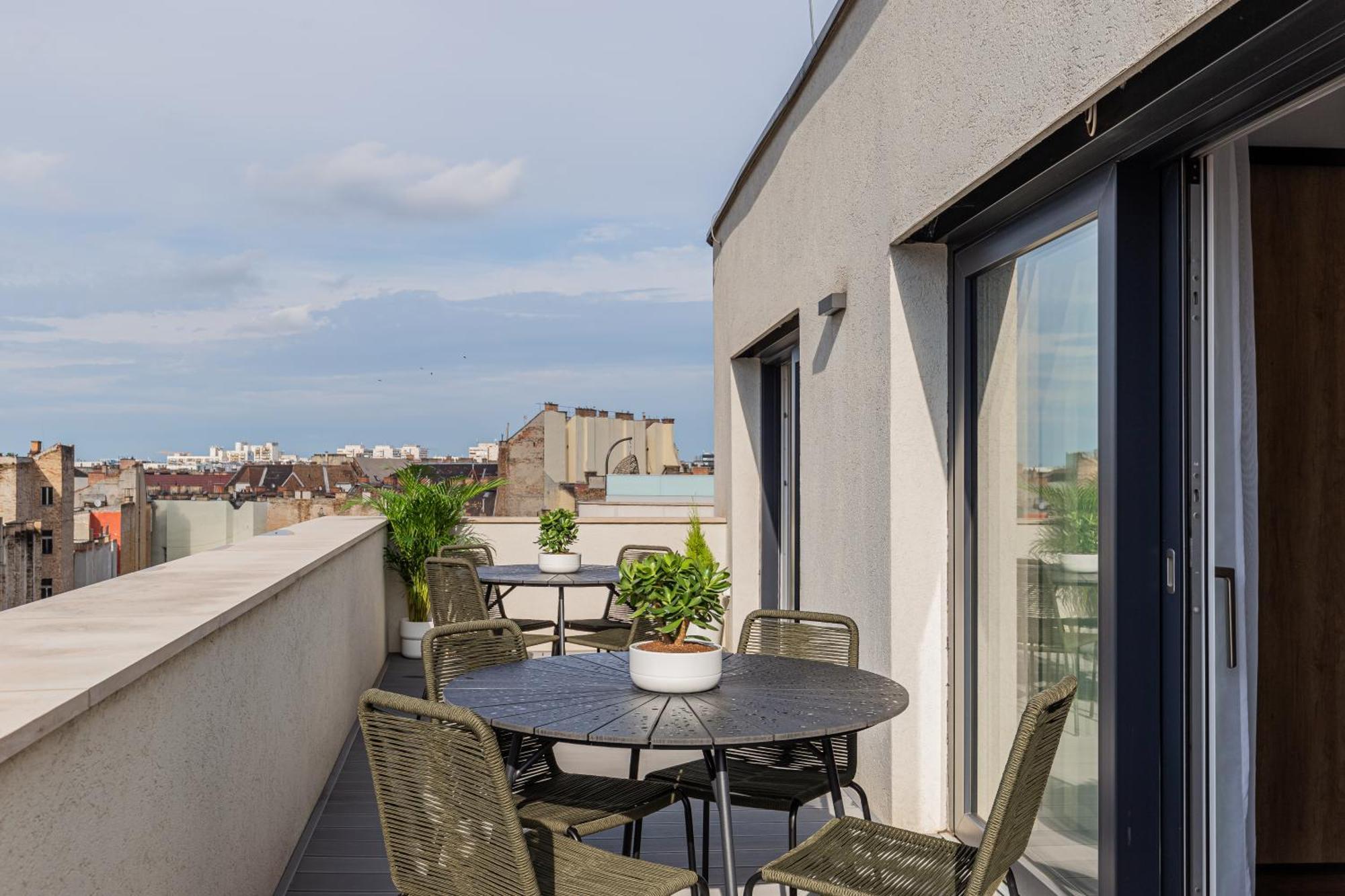New Penthouse W Double Parking, Panoramic Balcony Appartement