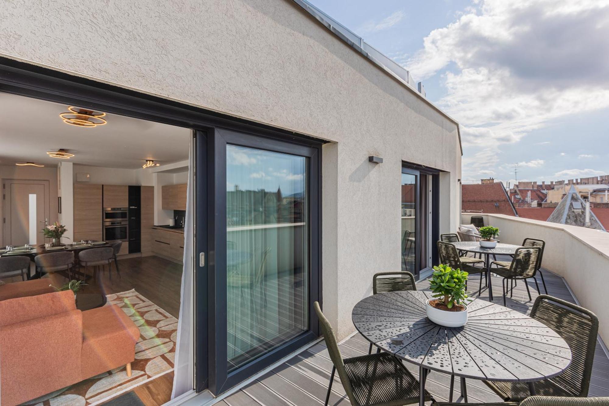 Apartment New Penthouse W Double Parking, Panoramic Balcony *