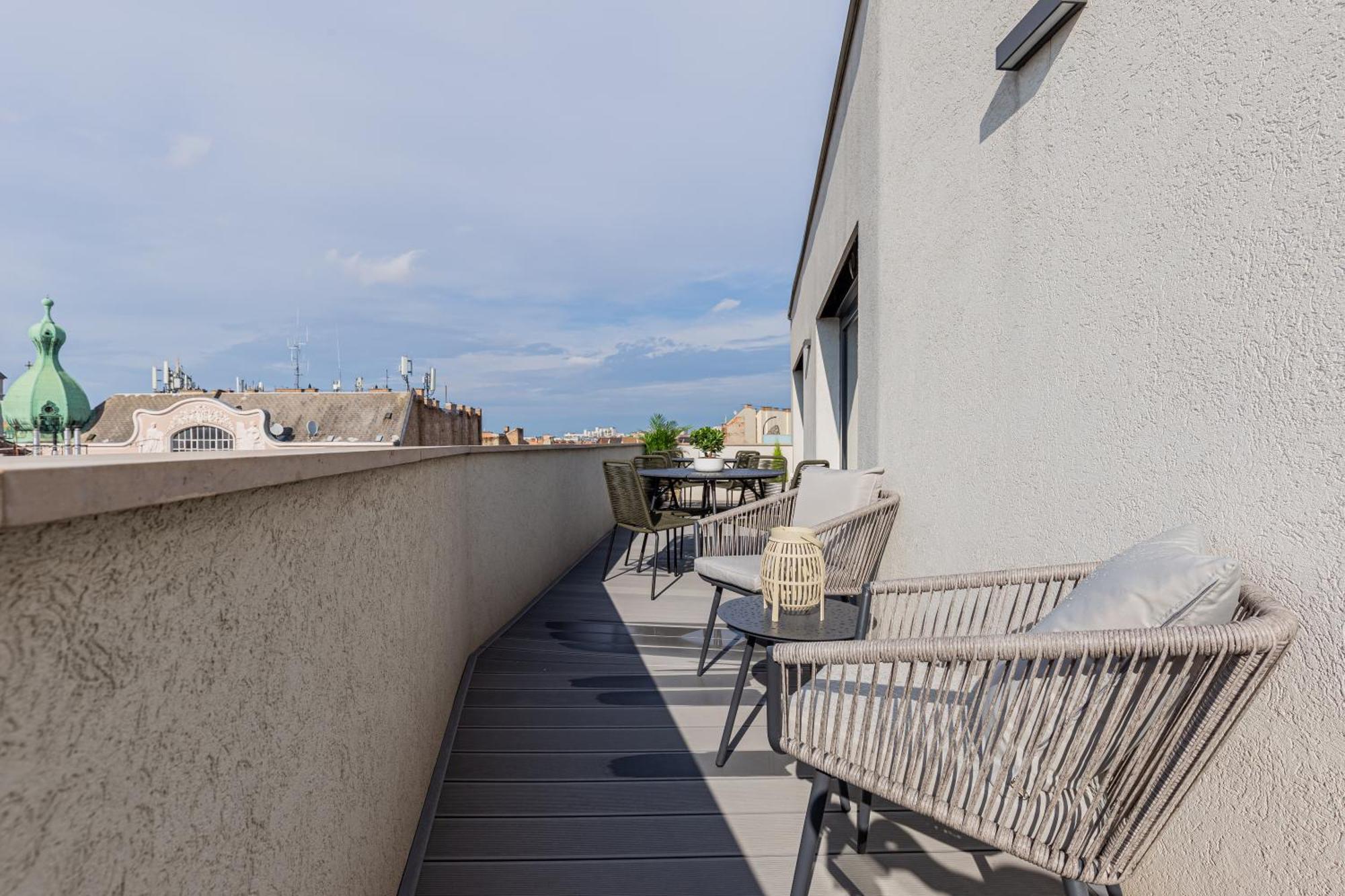 Apartment New Penthouse W Double Parking, Panoramic Balcony Budapest