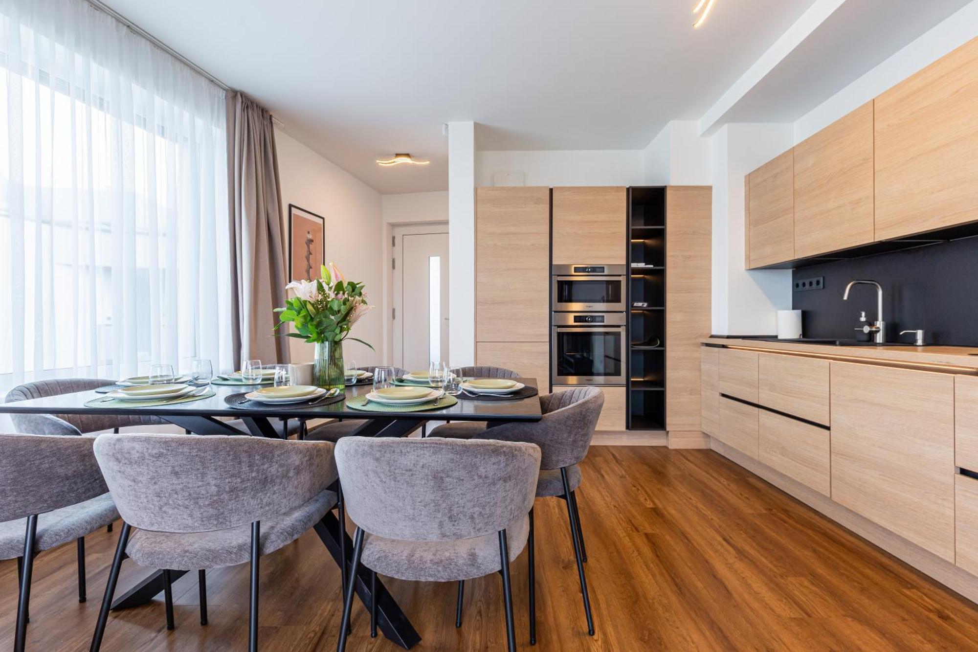 Apartment New Penthouse W Double Parking, Panoramic Balcony *