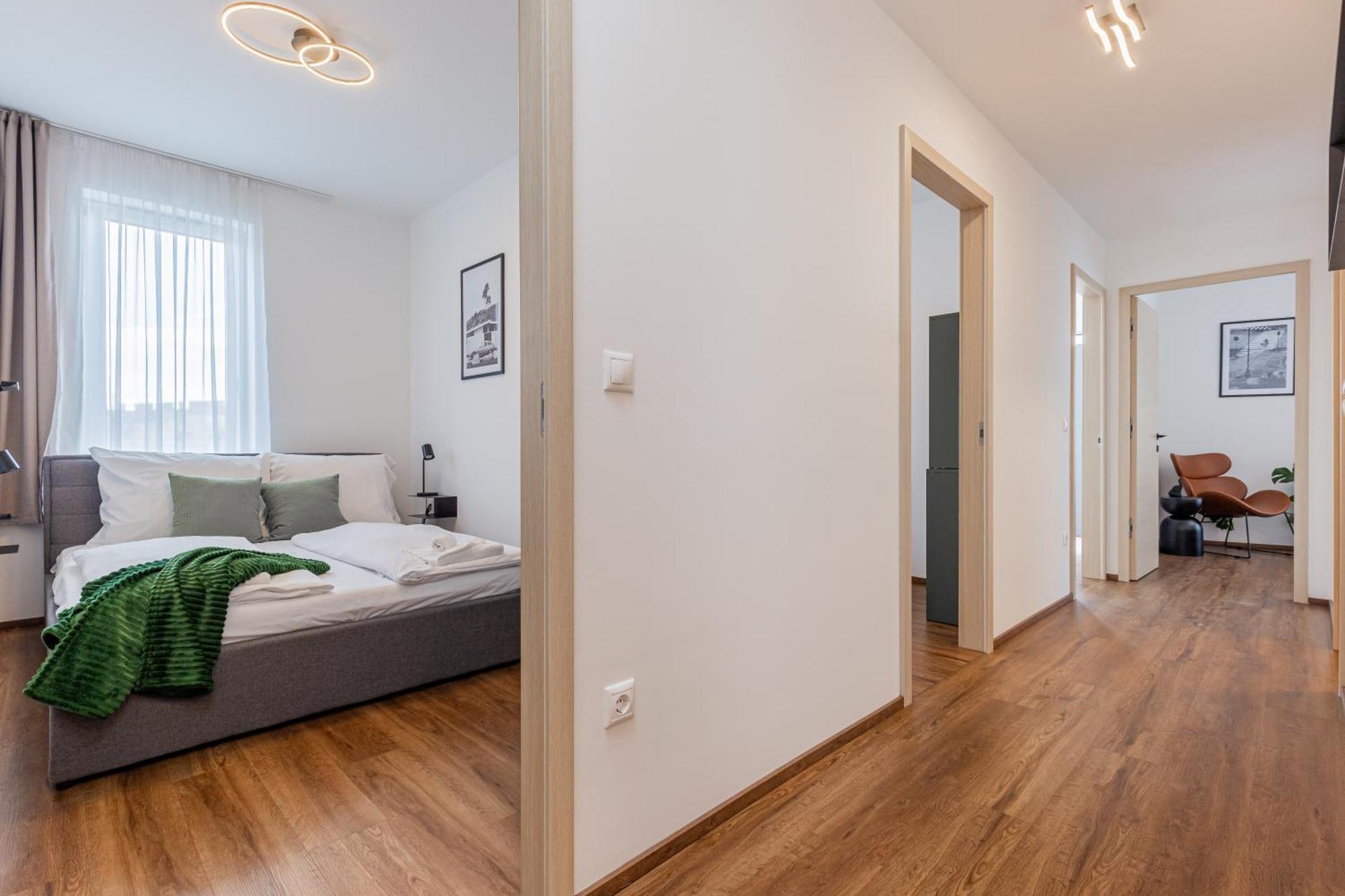New Penthouse W Double Parking, Panoramic Balcony Apartment Budapest
