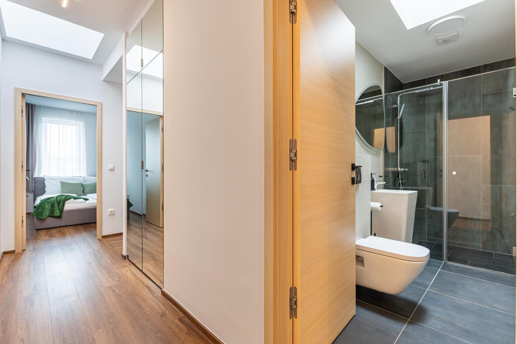 New Penthouse W Double Parking, Panoramic Balcony Apartment