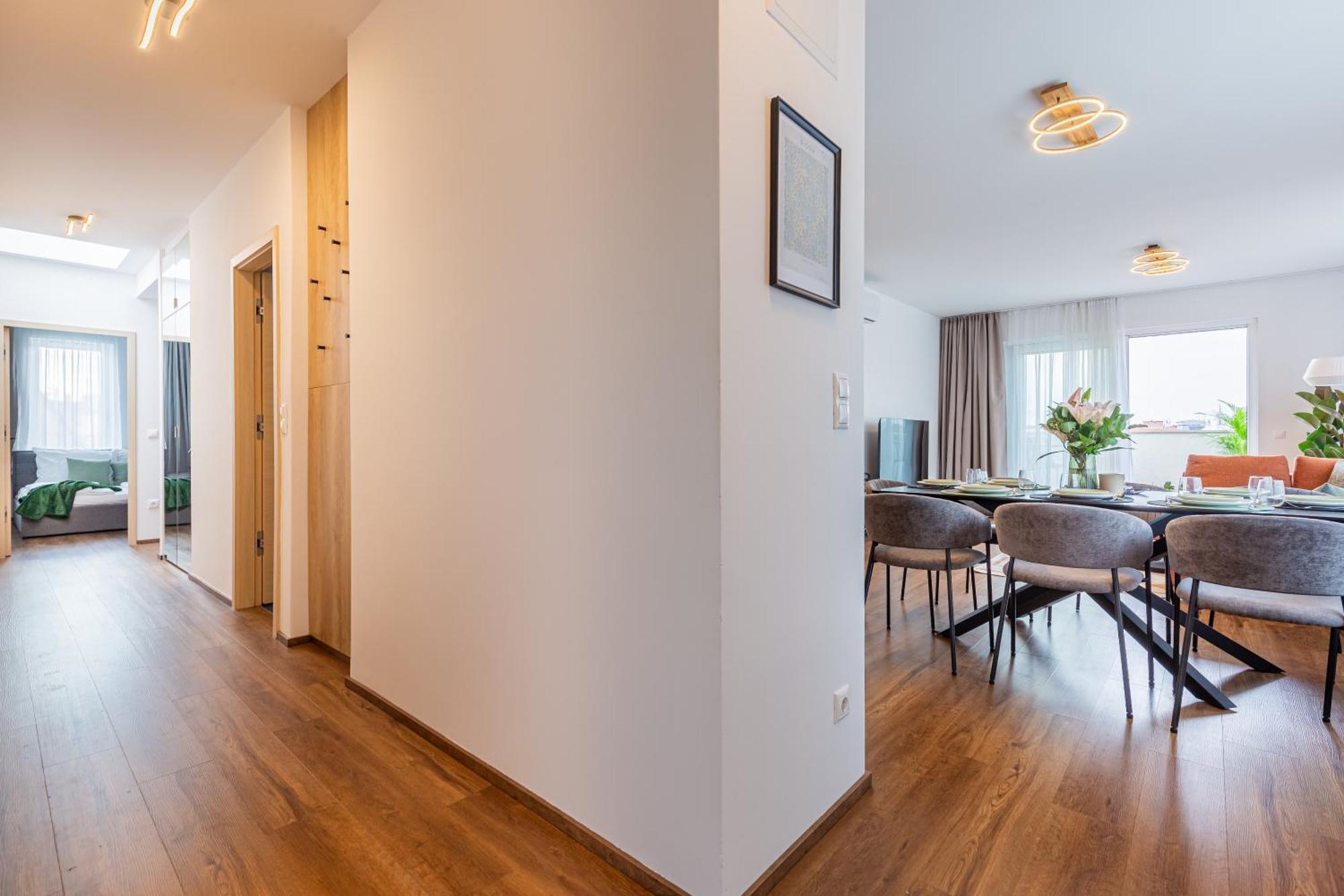 New Penthouse W Double Parking, Panoramic Balcony Apartment