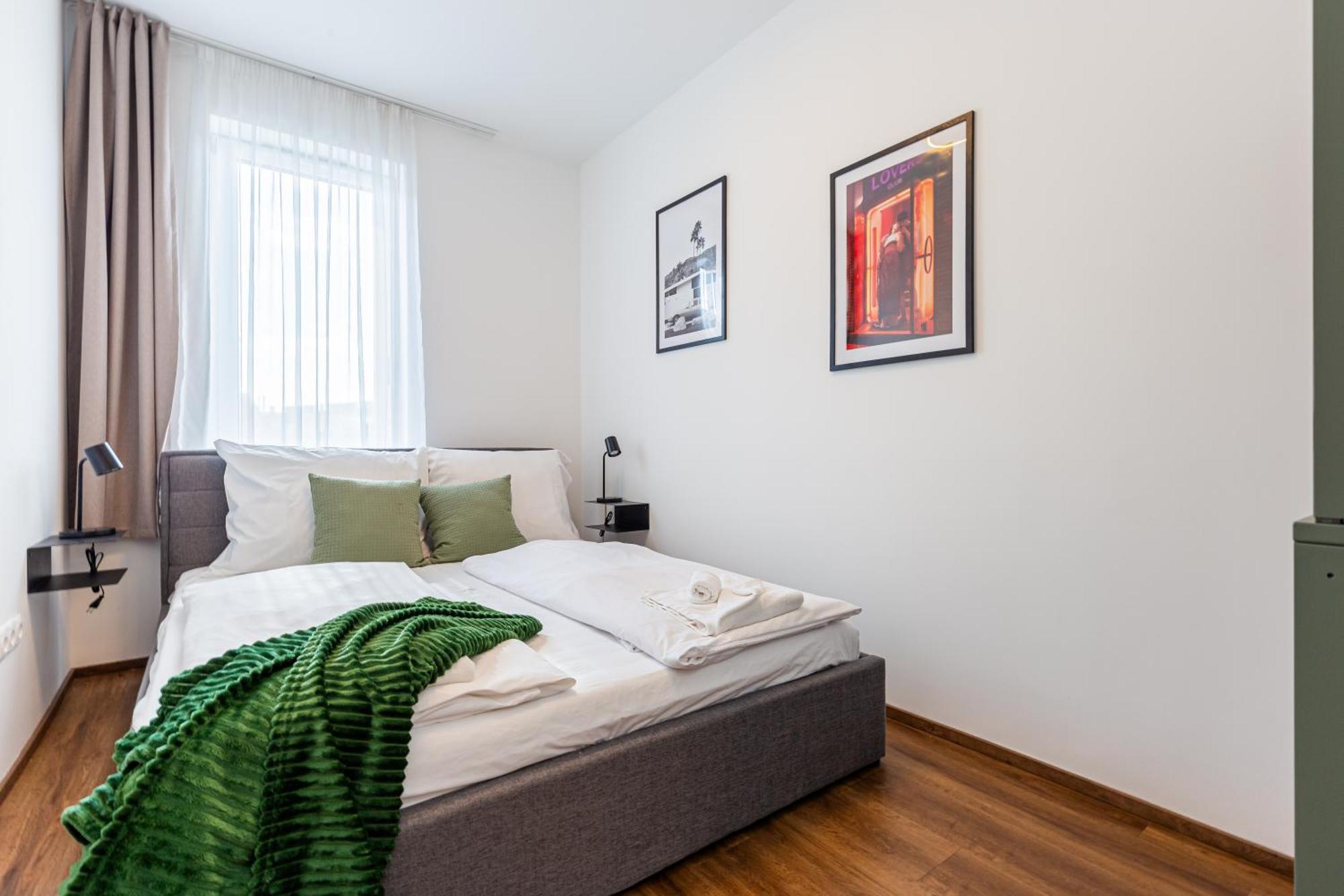 New Penthouse W Double Parking, Panoramic Balcony Apartment Budapest